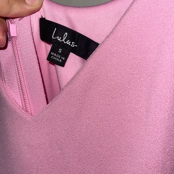 Long light pink gown. Zips from the back with adjustable straps. - Picture 5 of 7